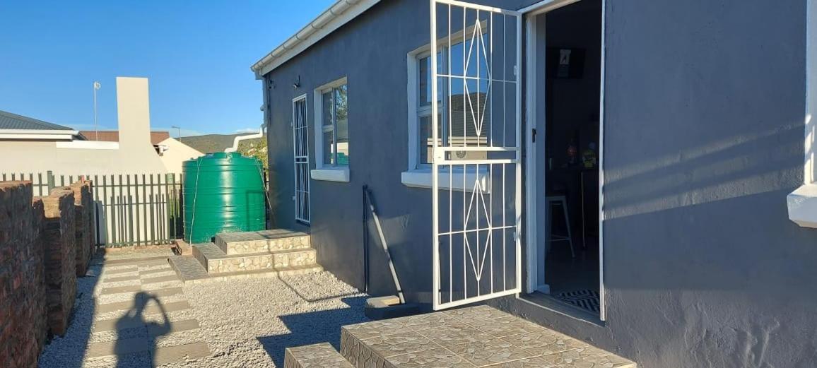 Tj Self-Catering Διαμέρισμα Graaff-Reinet Εξωτερικό φωτογραφία