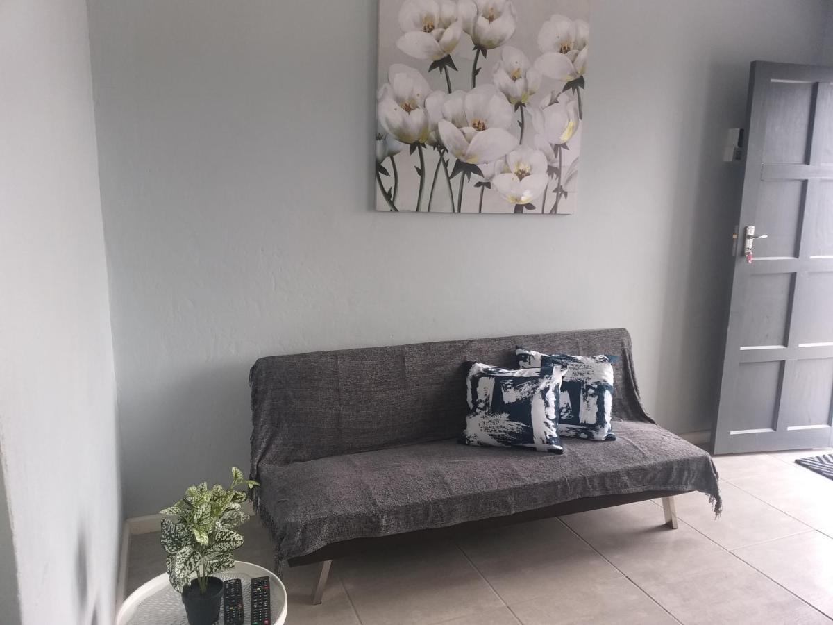 Tj Self-Catering Διαμέρισμα Graaff-Reinet Εξωτερικό φωτογραφία