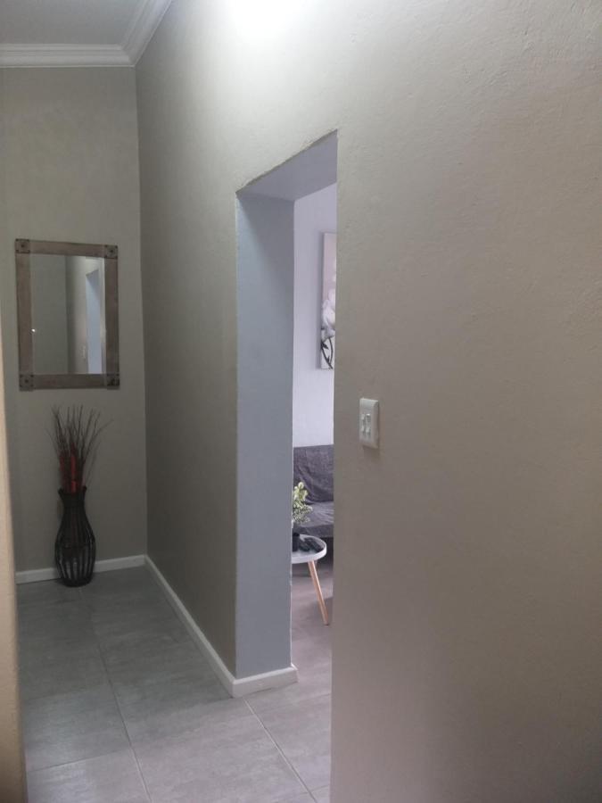 Tj Self-Catering Διαμέρισμα Graaff-Reinet Εξωτερικό φωτογραφία