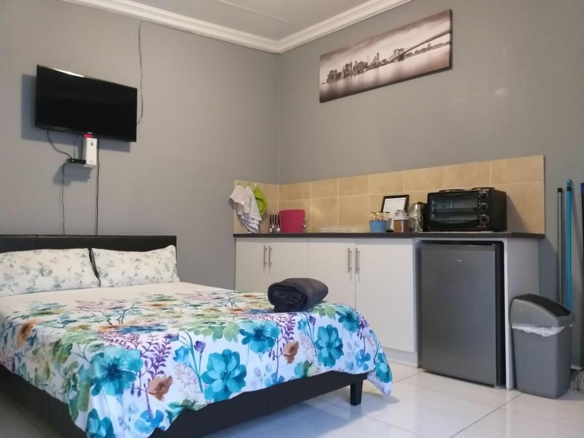 Tj Self-Catering Διαμέρισμα Graaff-Reinet Δωμάτιο φωτογραφία